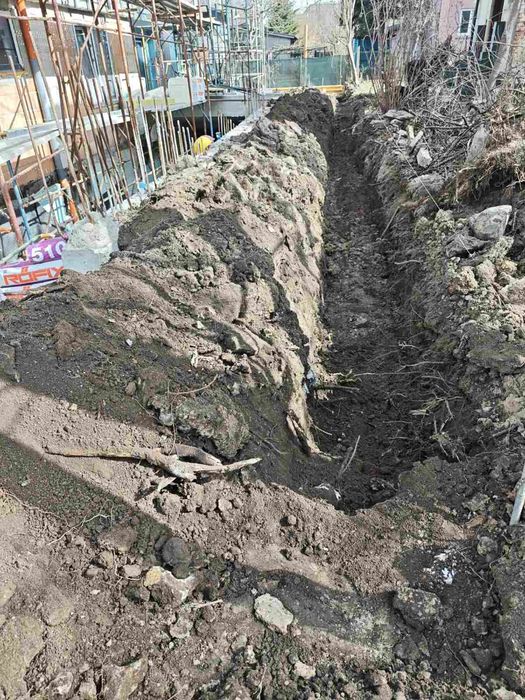 Предлагам изкопни услуги с Мини багер,бобкат и самосвал