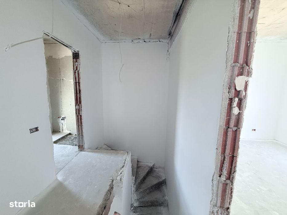Duplex deosebit, 5 camere, curte generoasa, zona Safirului-Gladiolelor