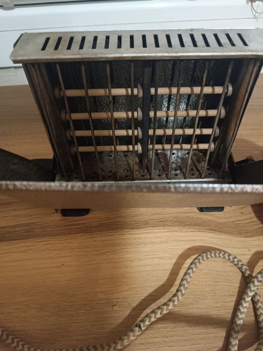Ретро тостер от ГДР 400W с кабел 1.6м използван