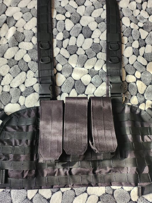 Продавам тактическа жилетка