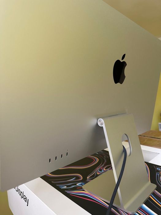 Apple Studio Display 27” 5K Retina – impecabil, model MK0U3J/A