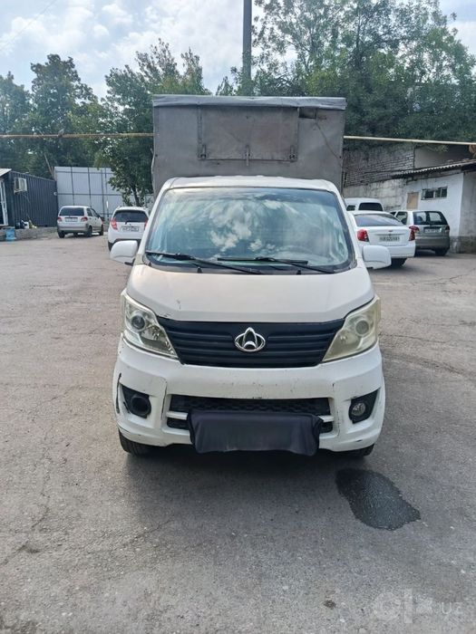 Mashina Changan sotiladi