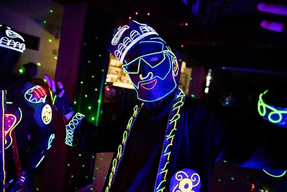 Ваш праздник станет легендой: Лазерное шоу Феникс в Ташкенте!