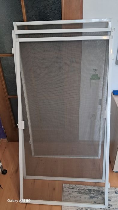 Vand 5 buc..Plasa tantari pentru geamuri