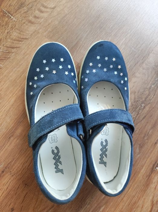 Срочно продам туфли для девочек