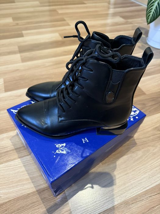 Дамски   боти...