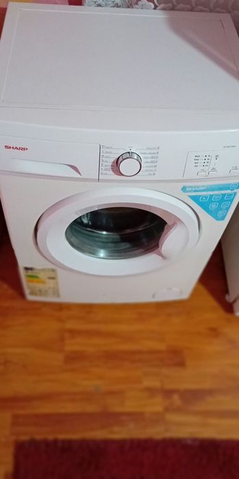 Vând mașina de spălat Sharp și de 5 kg în stare foarte bună