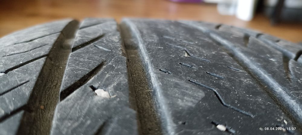 Продам резину Bridgestone  Б, У  215/65/16