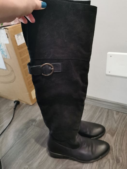 Cizme lungi peste genunchi