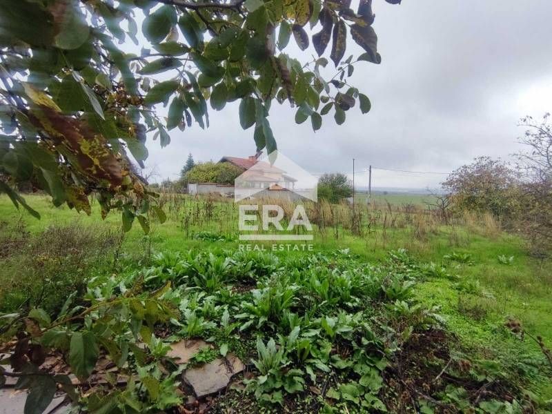 Равен и слънчев парцел в село Стамболово