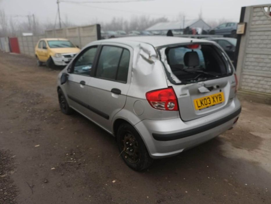 Dezmembram Hyundai Getz 1.3 B usa fata dreapta/usa spate dreapta/bara spate