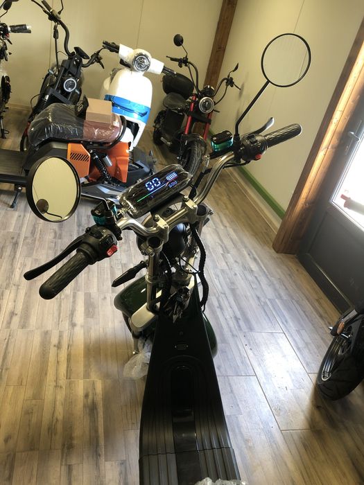 Scuter electric cu cartela model 2026
