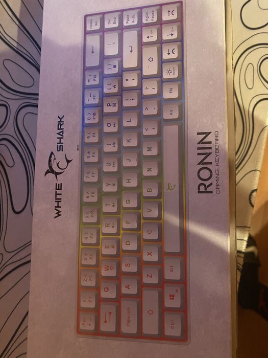 Tastatura + mouse ca cadou