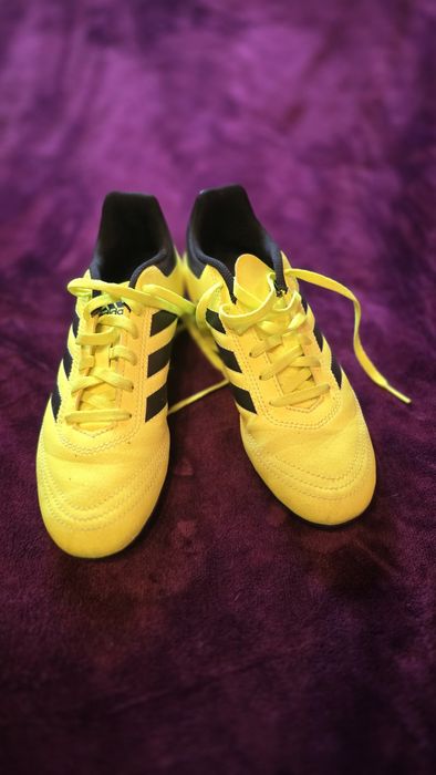 Футболни бутонки