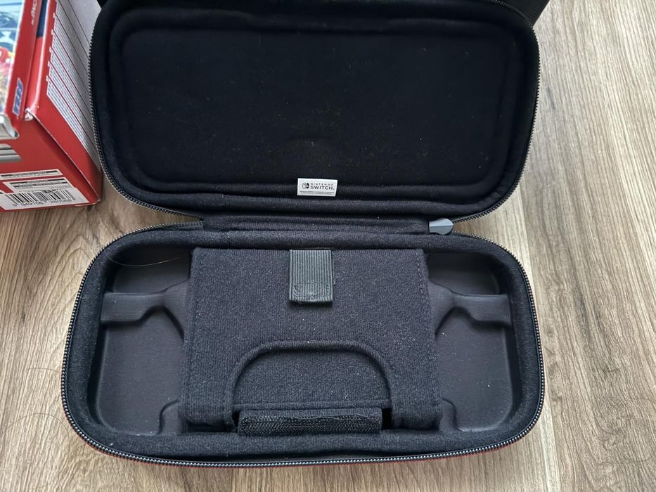 Nintendo Switch- пълен комплект, в отлично състояние!!!