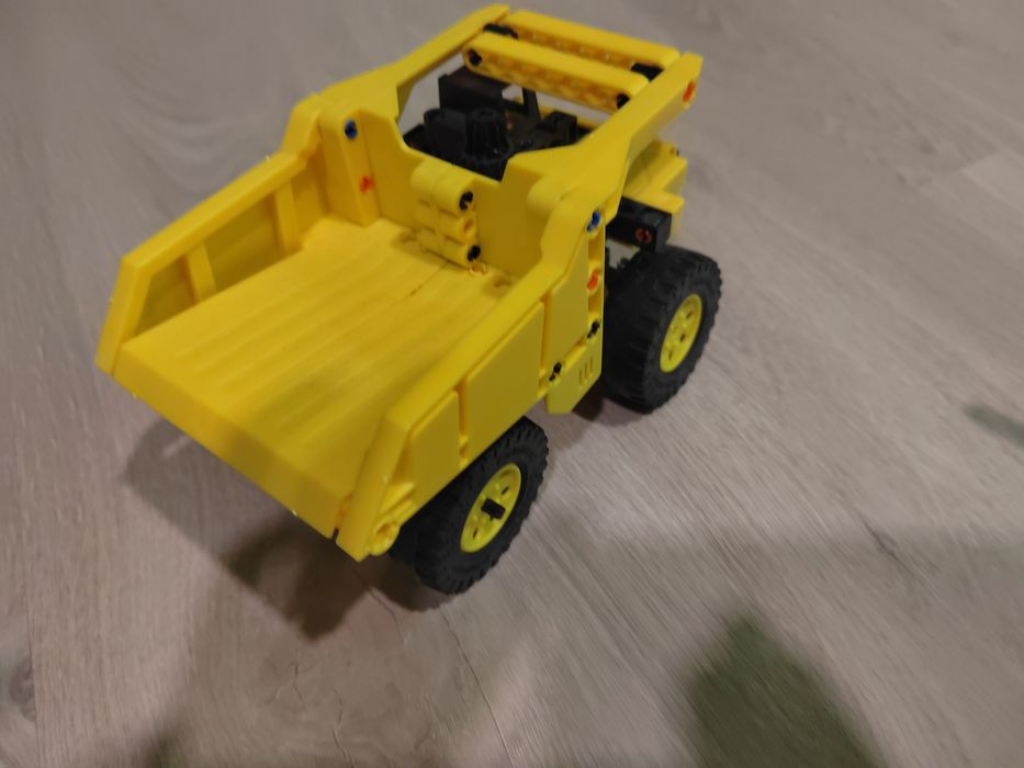 Два конструктора Clementoni + подарък