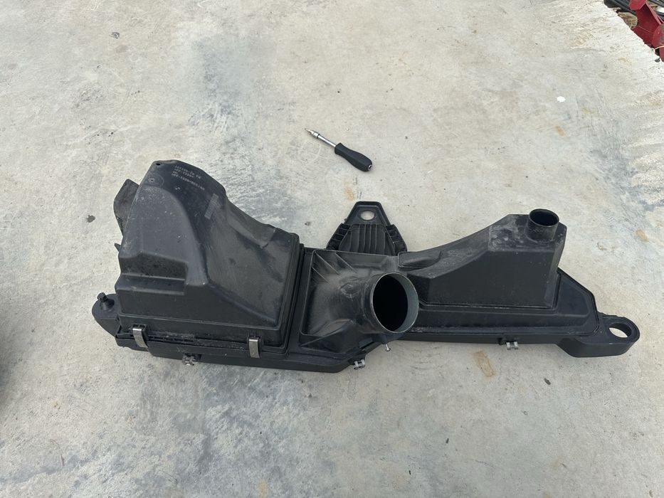 Carcasa filtru aer completa BMW f30 f20 seria 1 3 in stare perfecta