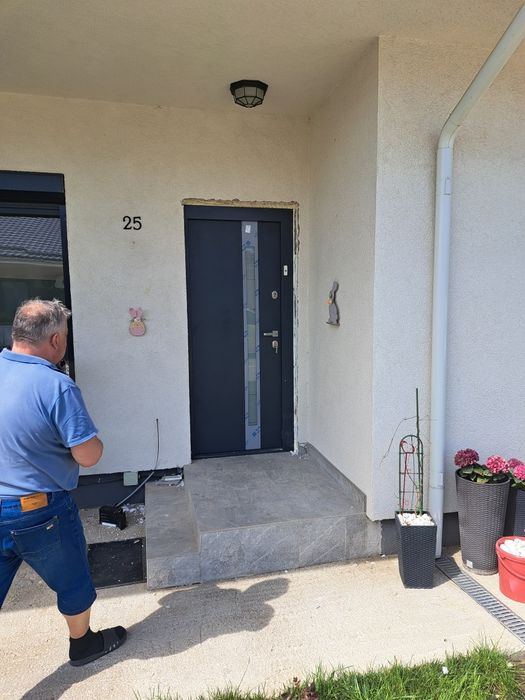 Montaj uși metalice si deblocari