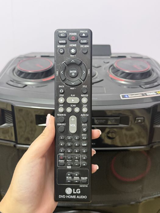 Колонка/караоке LG XBOOM OM7550