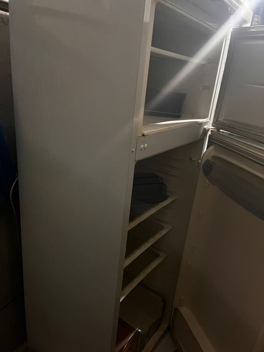 Холодильник продам срочно