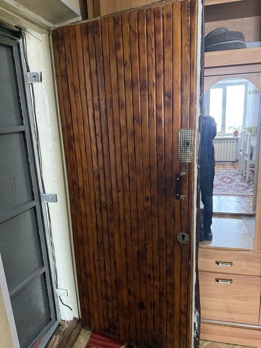 Продается.  дверь