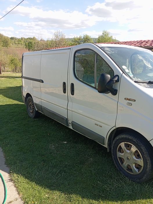 Mașina Renault trafic