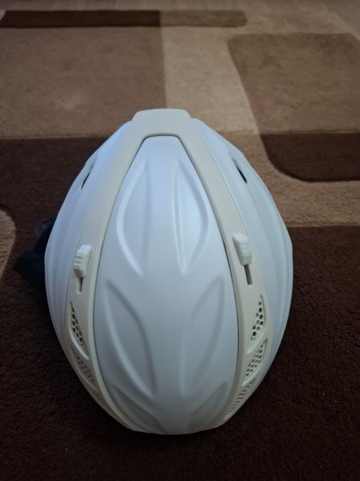 Лыжные шлемы, разные