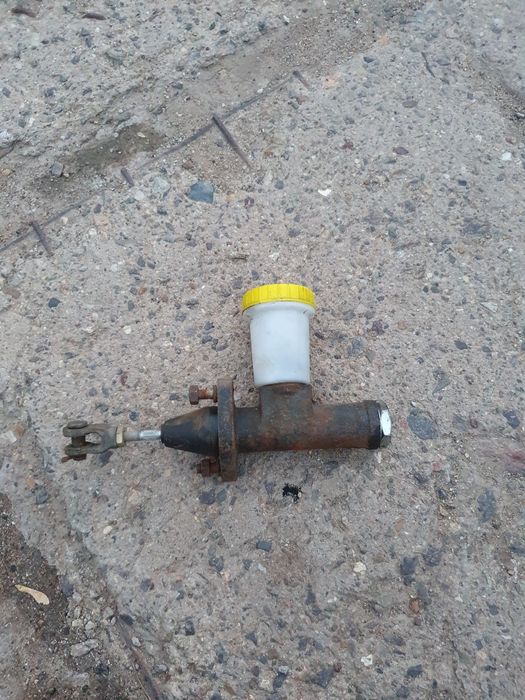 Продам главный цилиндр сцепления +5 минут