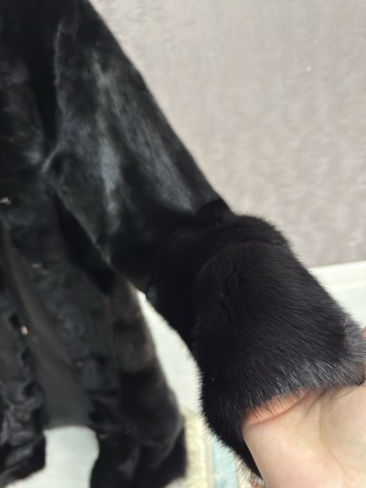 Шуба сатамын 90000тг размер 44-46