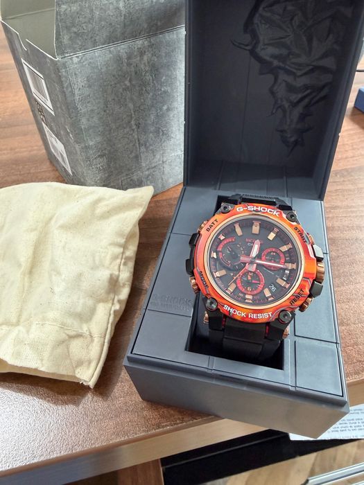 G-SHOCK MTG-B3000, Flare Red