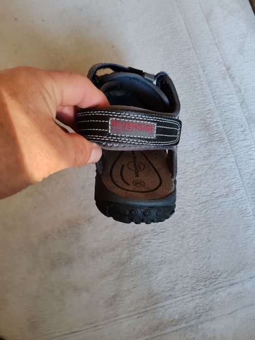 Сандали 38 номер, унисекс. Нови.