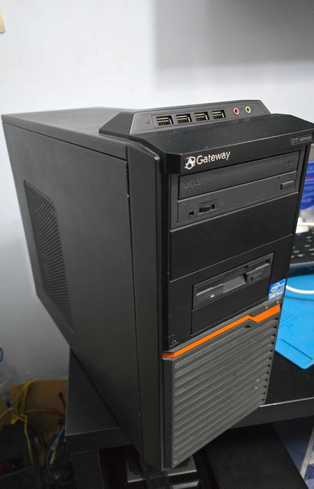 PC Retro Gateway DT Series Q9600,4GB DDR2, Radeon HD 5450, SSD Kingston V300, Windows XP