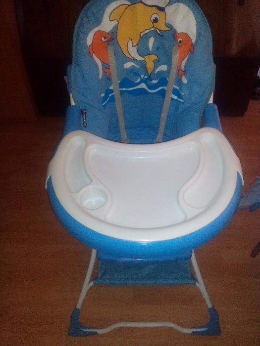 Продавам столче за хранене Бертони, син
