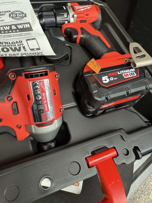 Акумулаторен комплект MILWAUKEE M18 BPP2C-402C (M18 BPD-0 + M18 BID-0)