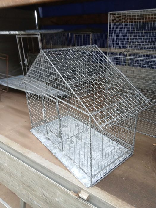 Клетка за птици  голяма и здрава