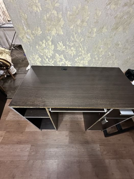 Продам компьютерный стол