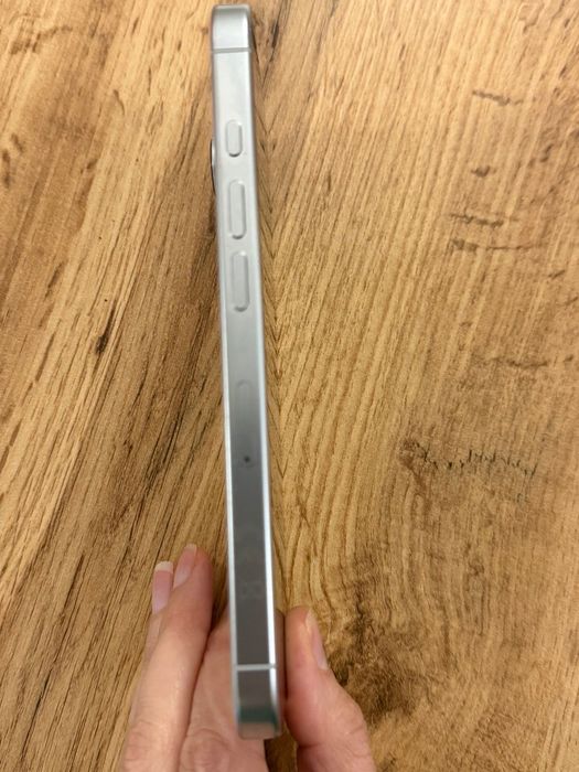 Коледен подарък iPhone 16 pro White 2 години гаранция