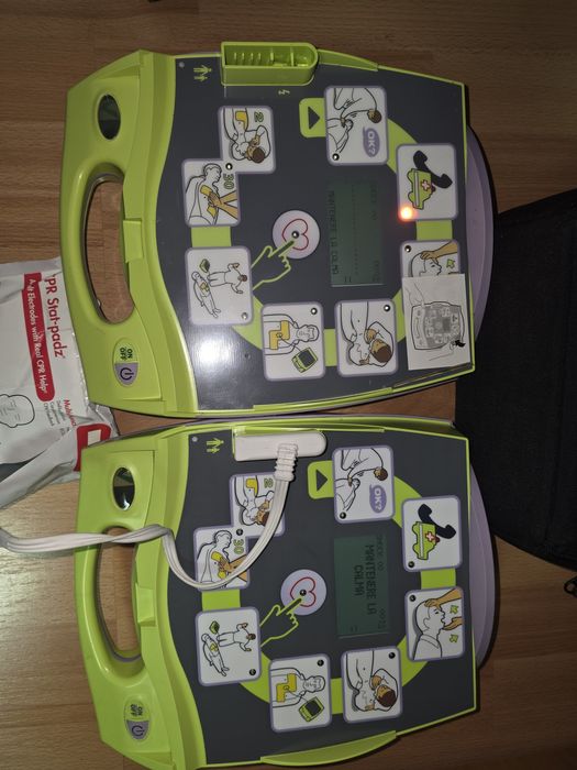 ZOLL AED PLUS defilibrator semiautomat cu electrozi