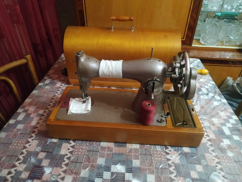Продается механическая швейная машина