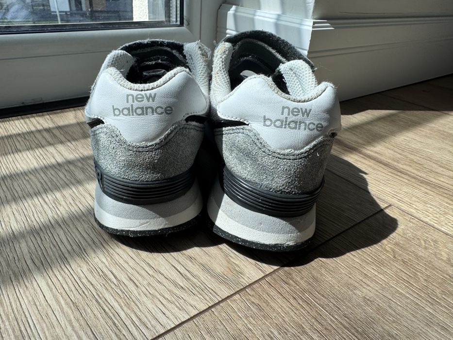 Adidasi copii marimea 31 :Veja si New Balance