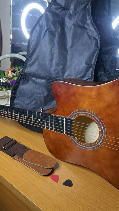 Новая гитара акустическая продаётся