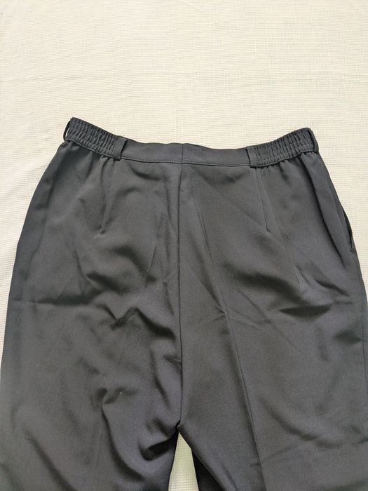 M. Nou. Pantaloni damă.