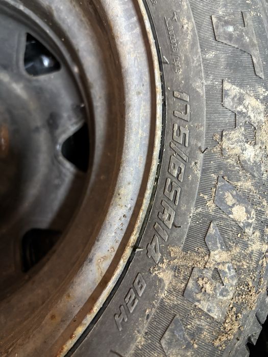 Продам комплект дисков с летней резиной