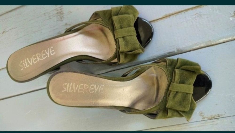 Женская обувь на каблуке