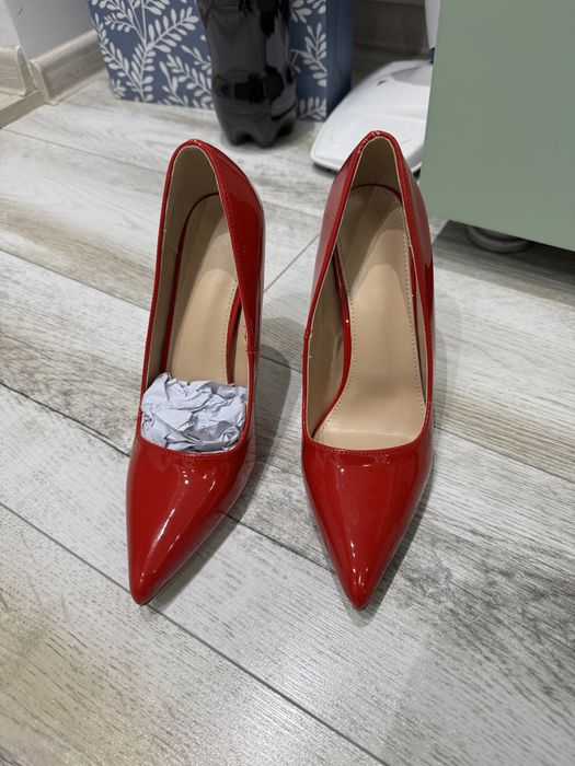 Pantofi stiletto