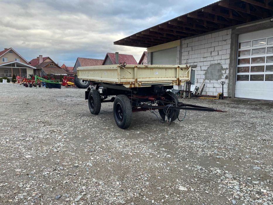 Remorca basculabila pe 3 parti Unnsin 5,5 t