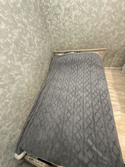 Продам кровать с матрасом