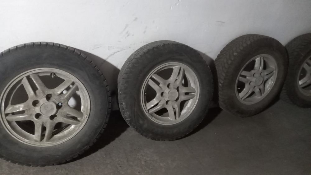Продам  колеса  с дисками титан