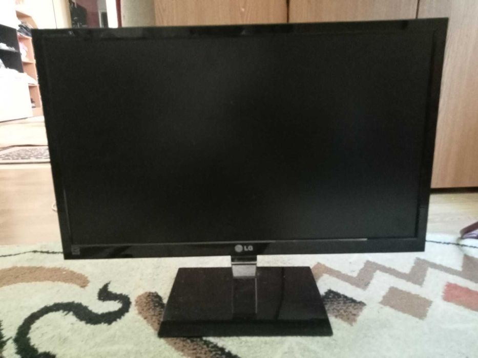 monitor LG Flatron E2360V-PN, diagonală 23 inch, rezoluție Full HD 1920x1080.