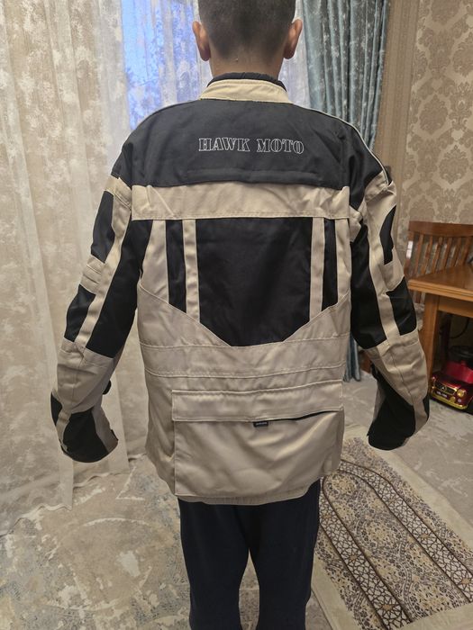 Продам мотоциклиста  куртку